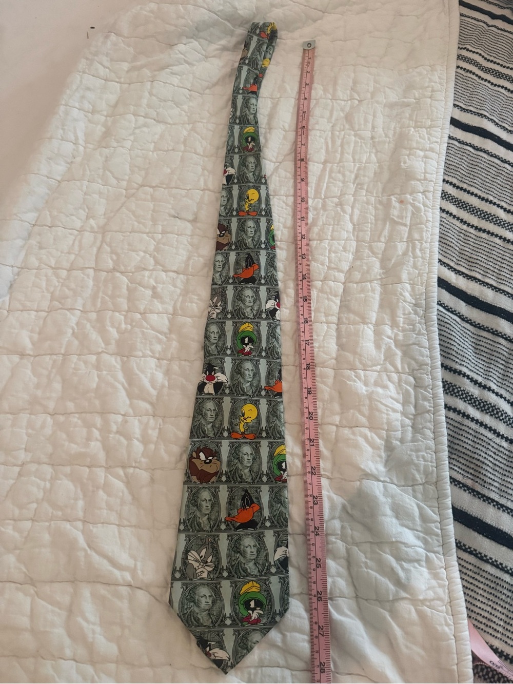VGT 1996 Novelty Gray Cartoon Character Tie like knew no flaws